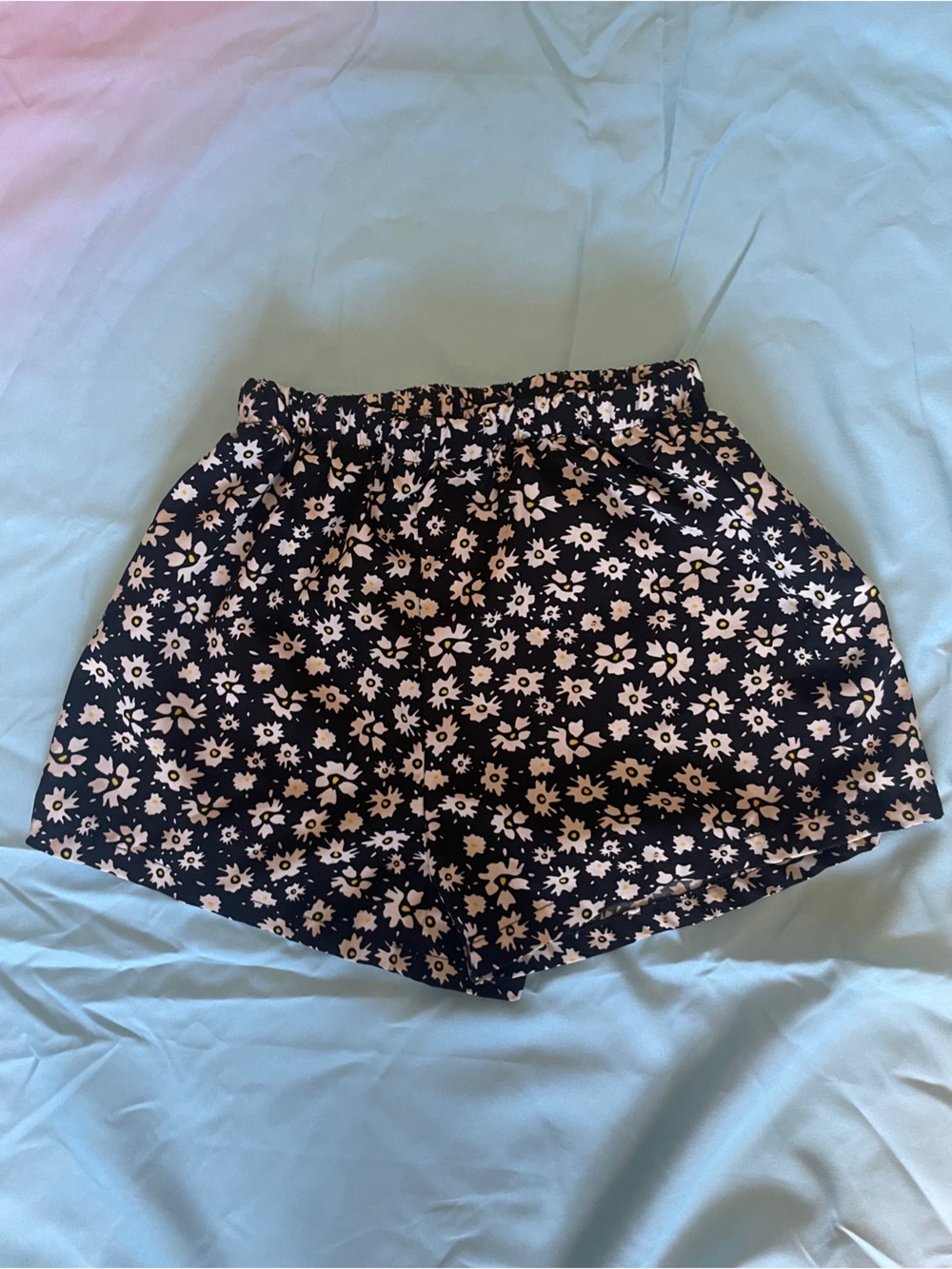 SHEIN Black Floral Elastic-Waist Skort with White Daisy Print